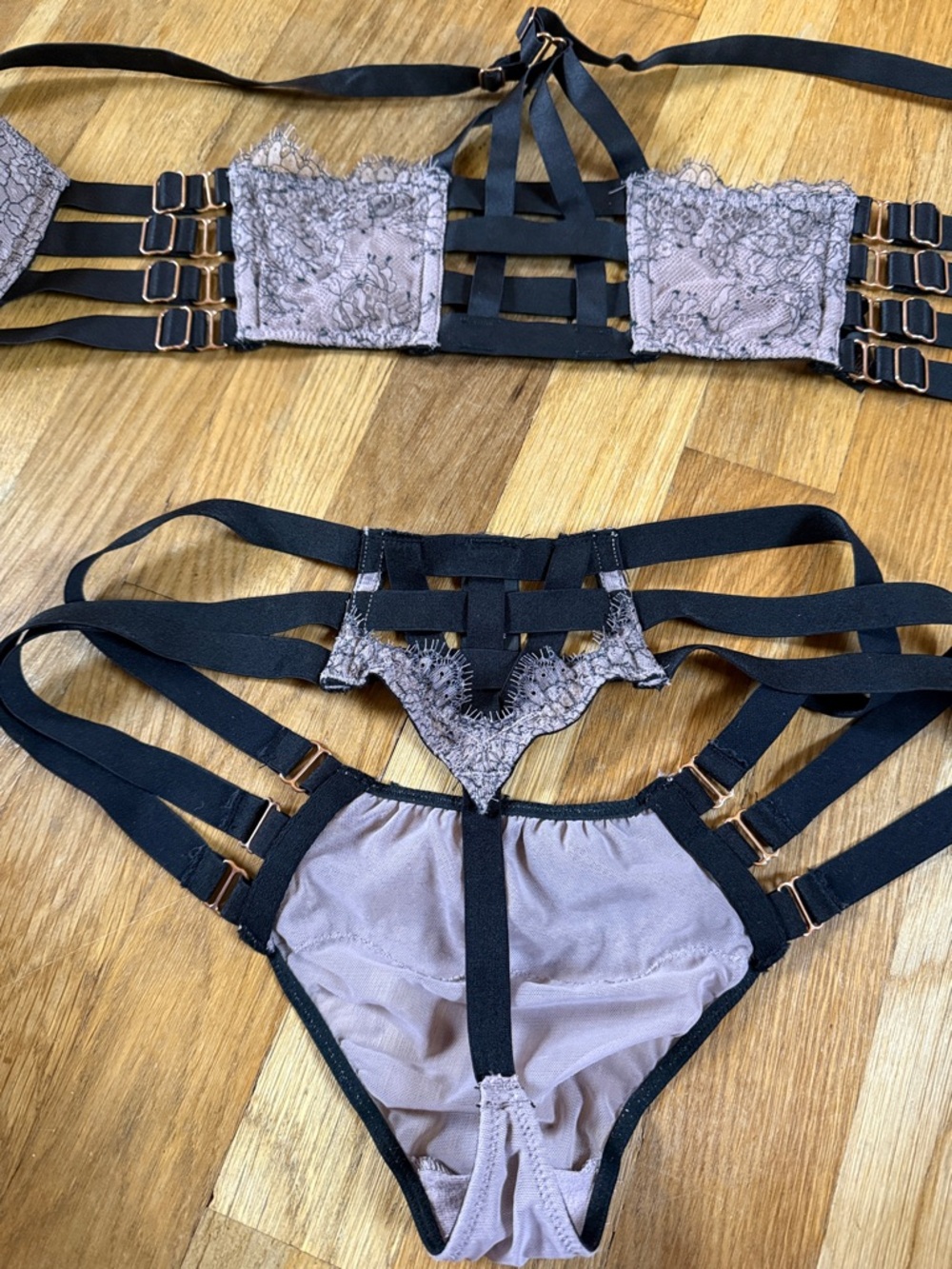 Victoria's Secret Very Sexy Push Up Lingerie - Picture 8 of 11